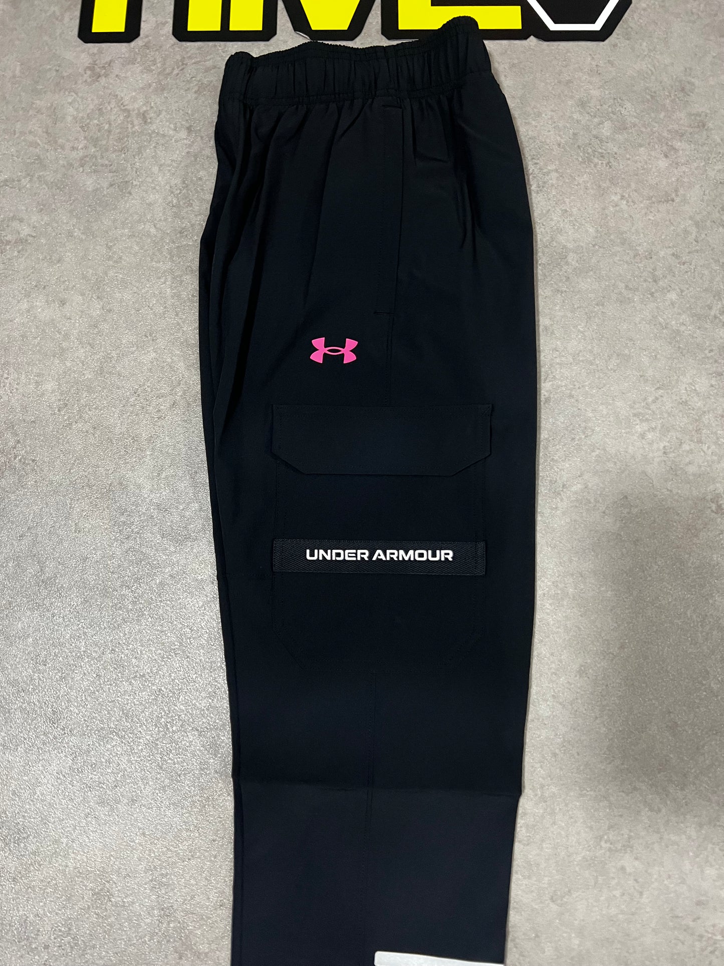 UNDER ARMOUR TECH UTILITY PANTS (CARGO) - BLACK/PINK